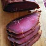 Ο παστουρμάς είναι ένα από τα πιο χαρακτηριστικά αλλαντικά της Ανατολικής Μεσογείου.